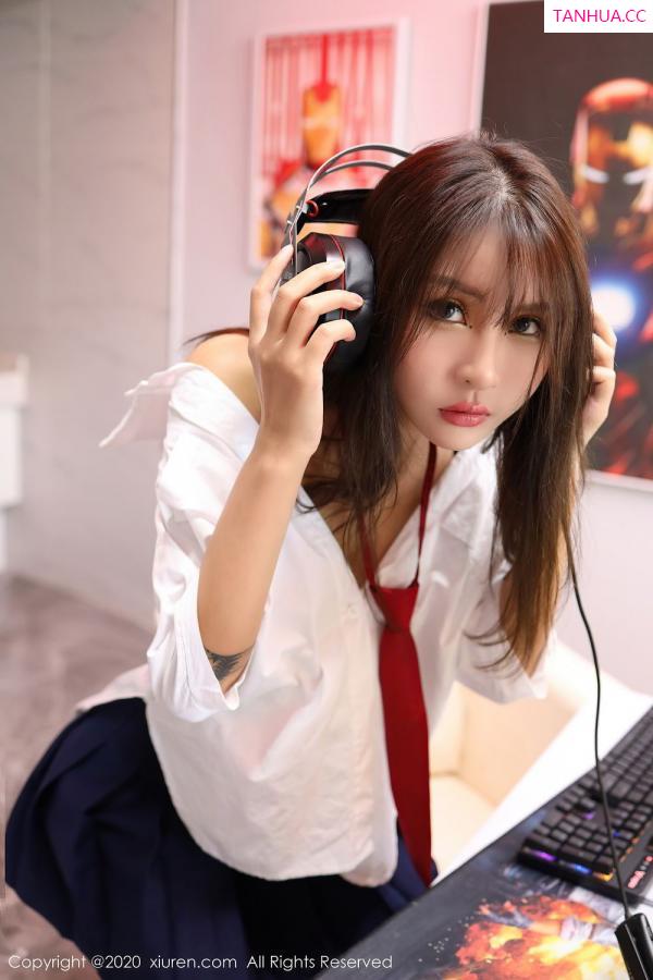 SOLO-尹菲  [XiuRen]高清写真图 2020.08.19 No.2461 Emily顾奈奈第17张图片